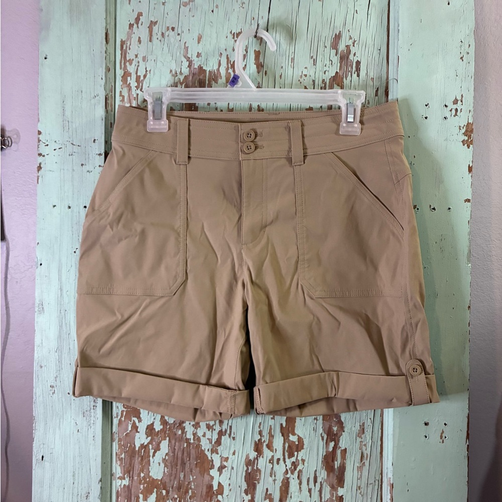Women’s Eddie Bauer khaki rolled hem bermuda shorts